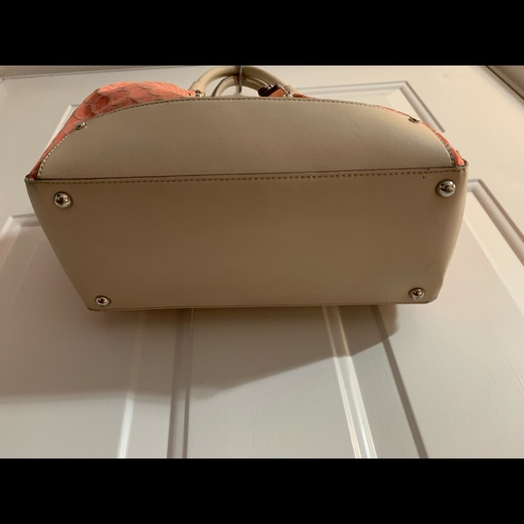 Nine West “9’s” coral satchel - Picture 4 of 16